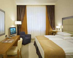 Standard double or twin with queen bed, and private facilities (bath)